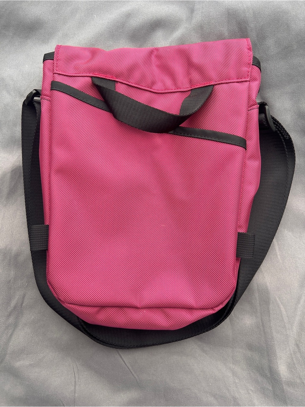 Tom Bihn small cafe bag in raspberry/moss - Picture 5 of 7